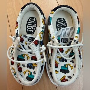 Hey dude toddler truck print shoe, size 4